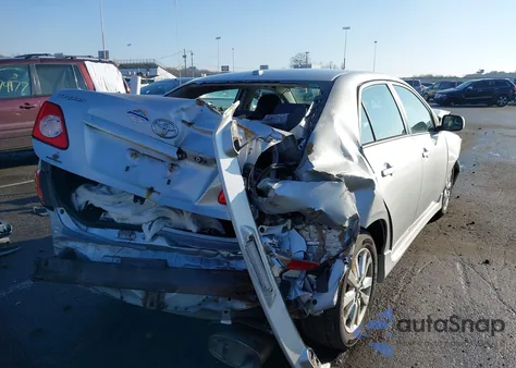 2010 Toyota Corolla S z USA, uszkodzony, nr VIN 2T1BU4EE3AC298284